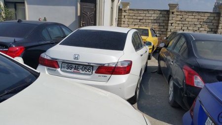 Bakının ən bahalı maşınları cərimə meydançasına salındı