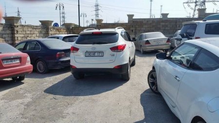 Bakının ən bahalı maşınları cərimə meydançasına salındı