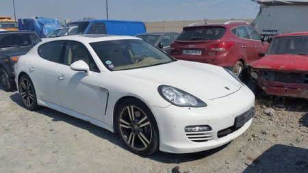 Bakının ən bahalı maşınları cərimə meydançasına salındı