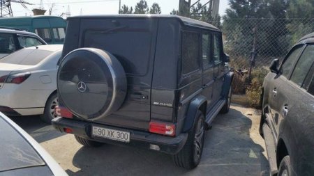 Bakının ən bahalı maşınları cərimə meydançasına salındı