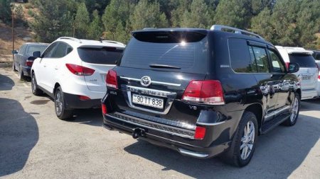 Bakının ən bahalı maşınları cərimə meydançasına salındı