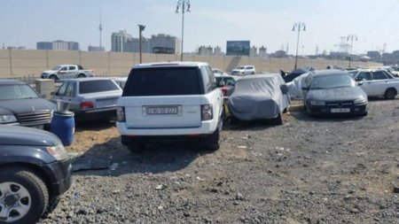 Bakının ən bahalı maşınları cərimə meydançasına salındı