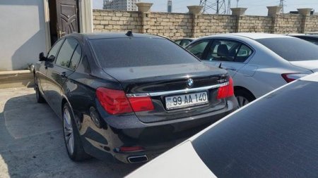 Bakının ən bahalı maşınları cərimə meydançasına salındı