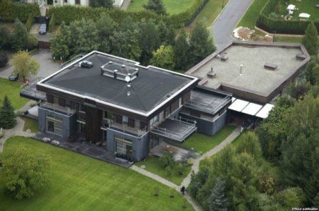 Yüksək vəzifəli məmurun 1.7 milyon dollarlıq villası