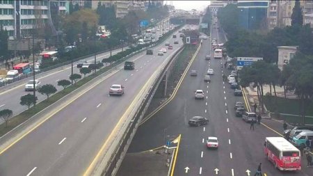 Bakının bəzi prospektlərində tıxac problemi xeyli azalıb