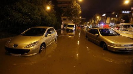 Fransada 12 nəfər daşqınların qurbanı olub