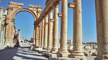 İŞİD yaraqlıları Triumfal arkanı partladıblar