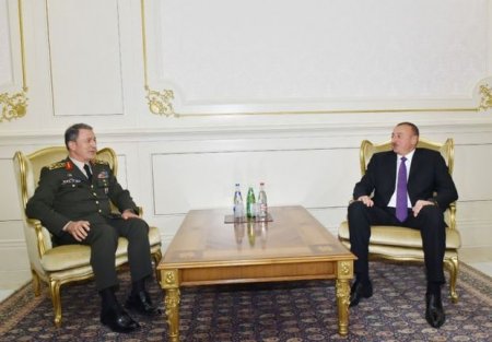 İlham Əliyev general Hulusi Akarı qəbul etdi