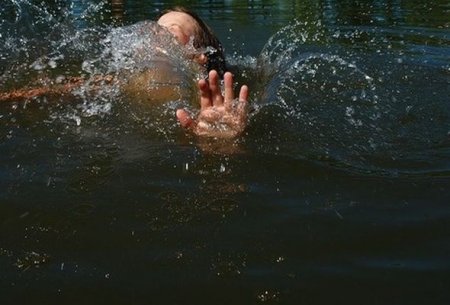Mingəçevirdə qadın özünü Kürə atdı