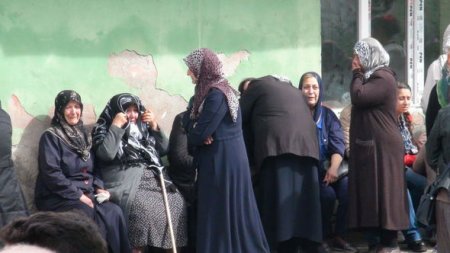 Türkiyədə azərbaycanca ağı: Yandım balam, lay-lay balam...