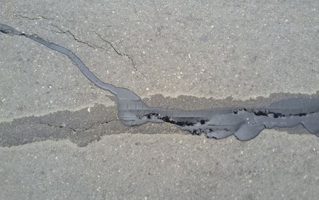 Sumqayıt yolu ikiyə bölündü