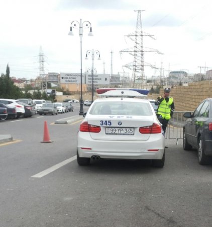 Yol polisi saxladığı avtomobili ödənişli parkinqə sala bilərmi?