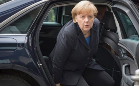 Merkel Türkiyədə tıxaca düşdü