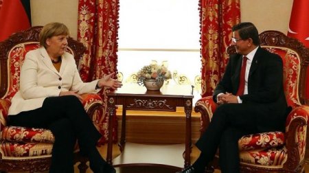 Merkel Ərdoğan və Davudoğlu ilə görüşdü