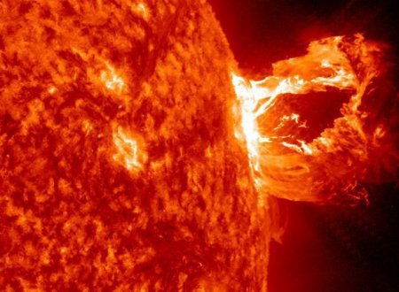 NASA Günəşdə güclü partlayışı qeydə alıb