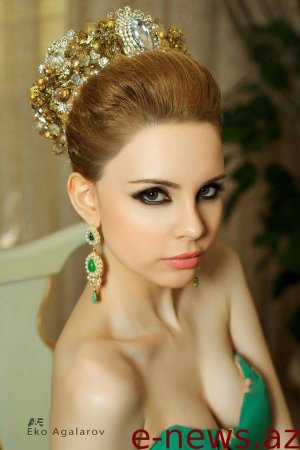 Tanınmış model kraliça obrazında