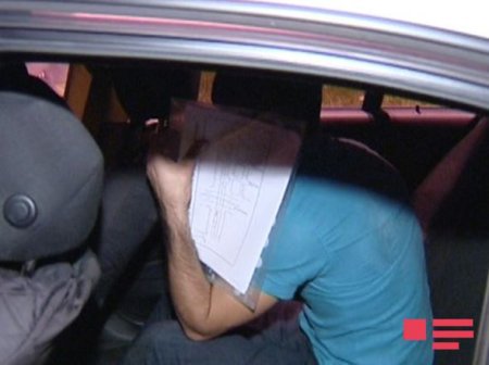 Bakıda yol polisindən qaçan avtoxuliqan, maşını ağaca çırpdı