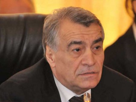 Nazir maaşların gecikməsindən danışdı