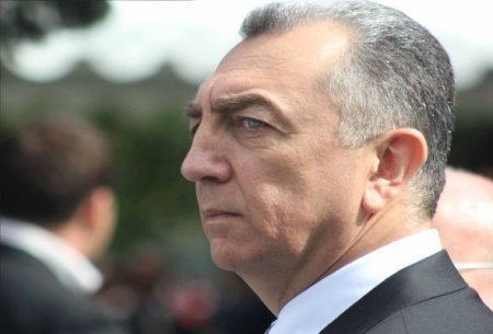 Eldar Əzizov: Bu, harınlaşmış, öz mənafelərini güdənlərə birbaşa aiddir