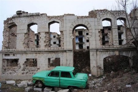 El Mundo: Ermənilər Ağdam şəhərini məhv ediblər