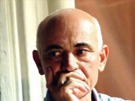 Nazir ona yaltaqlanan məmur-şairi cəzalandırdı