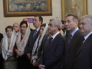 “Boz kardinal” kilsədə Sərkisyana nə pıçıldadı...