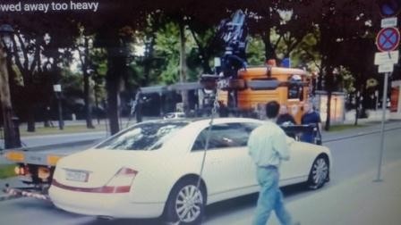 Polis prezident maşınını aparmaq istədi...