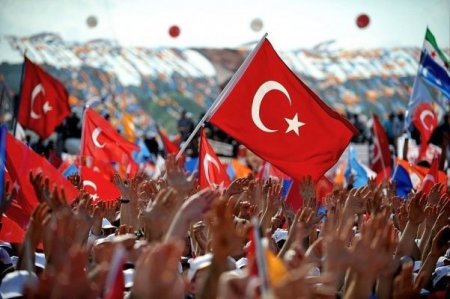 Türkiyədə növbədənkənar parlament seçkiləri keçirilir