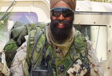Kanadanın Müdafiə naziri hərbi keçmişi olan sikh oldu