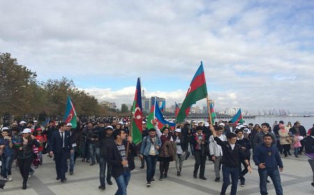 Bakıda “Bayraq yürüşü” keçirildi