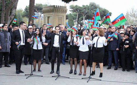 Bakıda “Bayraq yürüşü” keçirildi