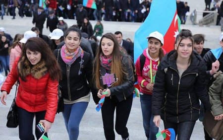 Bakıda “Bayraq yürüşü” keçirildi