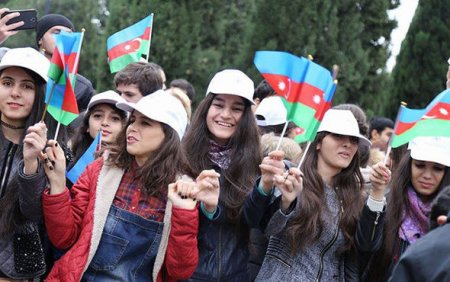 Bakıda “Bayraq yürüşü” keçirildi