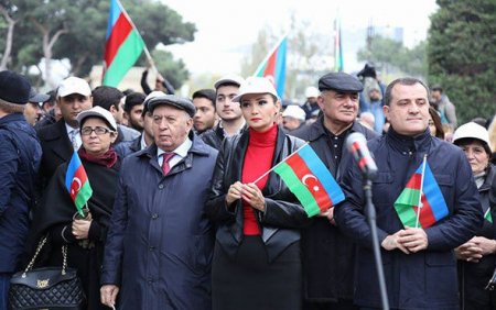 Bakıda “Bayraq yürüşü” keçirildi