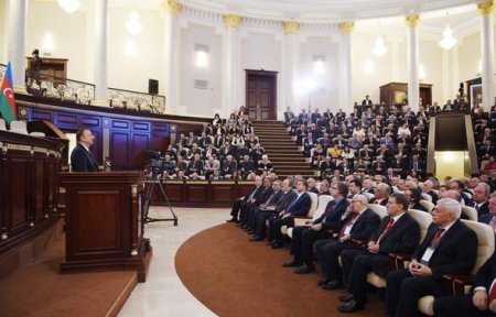 İlham Əliyev AMEA-nın 70 illik yubileyində