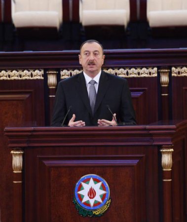 İlham Əliyev AMEA-nın 70 illik yubileyində