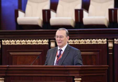 İlham Əliyev AMEA-nın 70 illik yubileyində