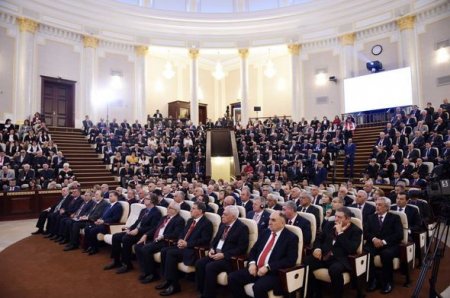 İlham Əliyev AMEA-nın 70 illik yubileyində