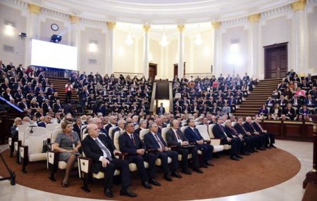 İlham Əliyev AMEA-nın 70 illik yubileyində
