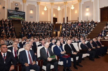 İlham Əliyev AMEA-nın 70 illik yubileyində