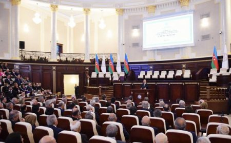 İlham Əliyev AMEA-nın 70 illik yubileyində