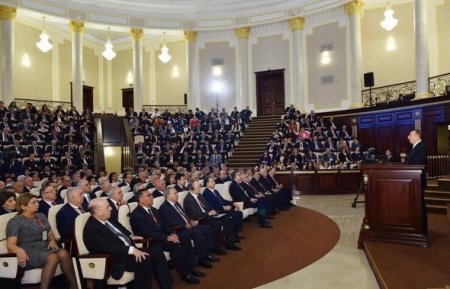 İlham Əliyev AMEA-nın 70 illik yubileyində