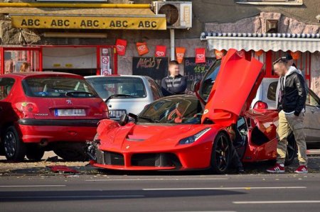 1,5 milyon dollarlıq “supercar”ı aldıqdan 5 dəqiqə sonra əzdi