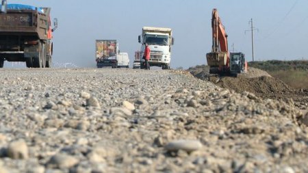 Daha iki avtomobil yolunun yenidən qurulması başa çatır