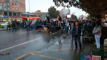 Təbriz ayağa qalxdı: İran çalxalanır