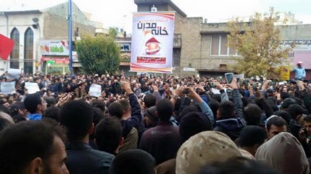 Təbriz ayağa qalxdı: İran çalxalanır