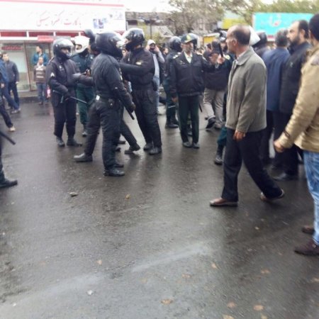 Təbriz ayağa qalxdı: İran çalxalanır