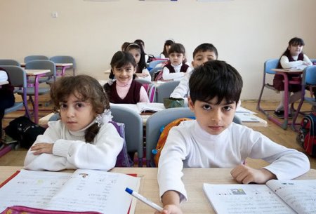 Məktəblərdə dərs günlərinin sayı uzadılır