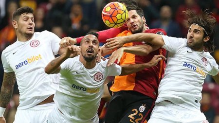Qalatasaray yenə qələbə qazana bilmədi, Fənər isə liderliyi ələ keçirdi