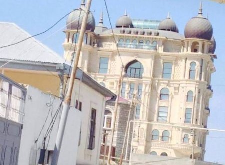 Deputat bahalı villasından danışdı: Kişinin evi olar